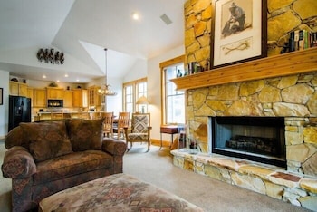 Town Pointe By Lespri Management 12/50