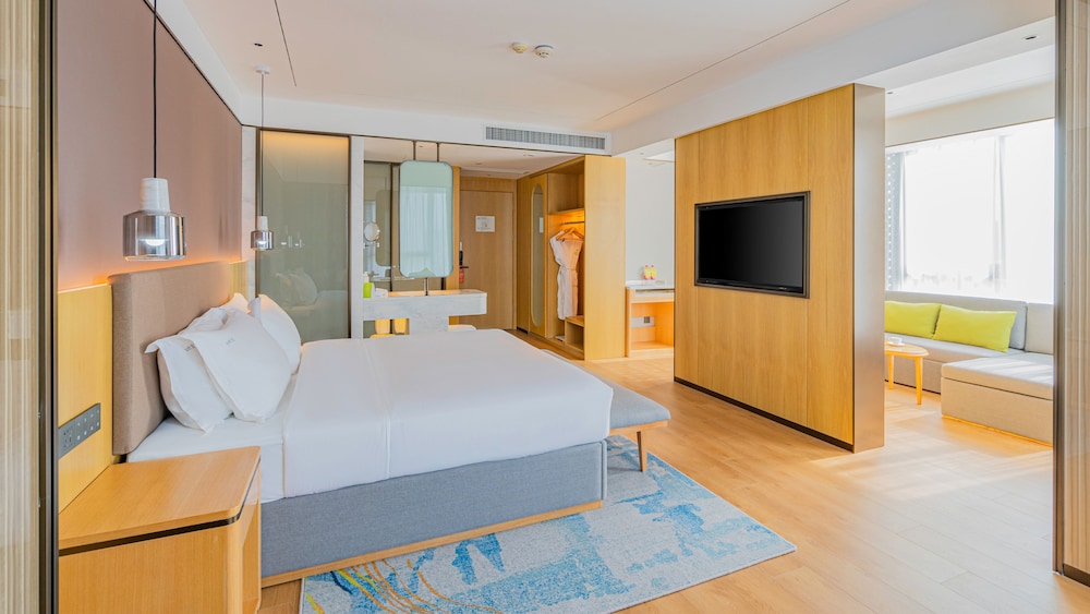 Holiday Inn One Thousand Island Lake 9/43