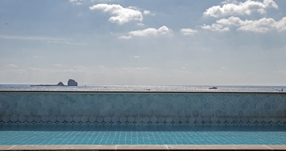Sun And Moon Resort 84/100