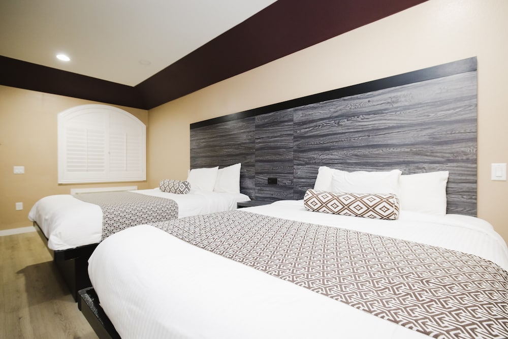 Sapphire Inn Suites 11/58