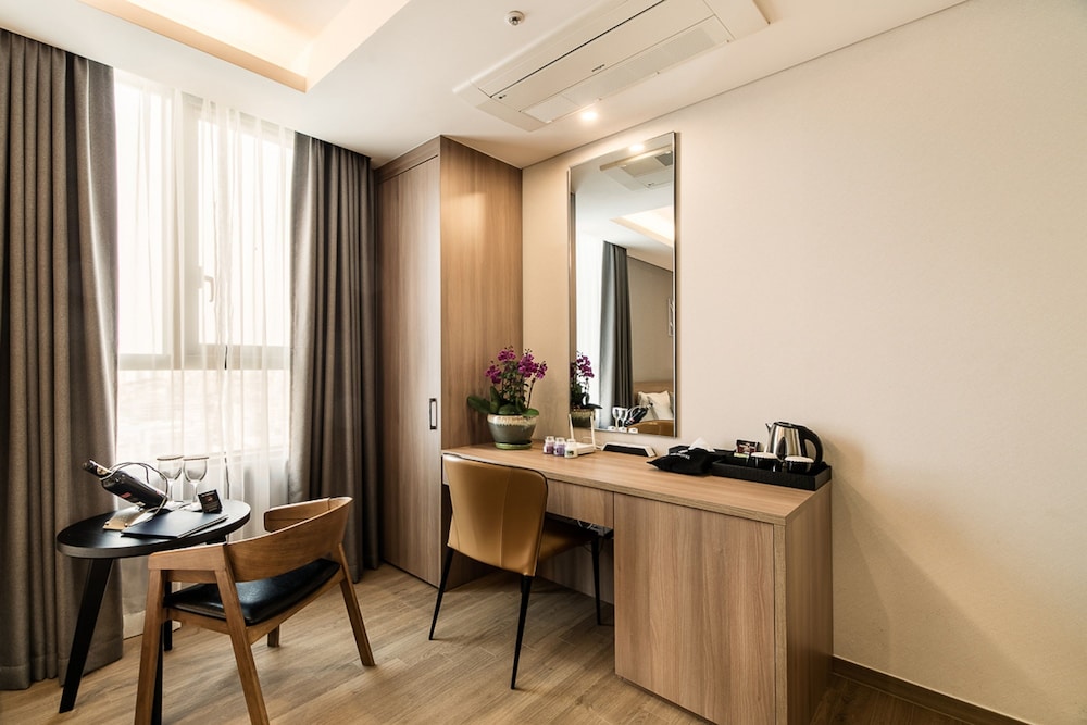 WD HOTEL 37/50