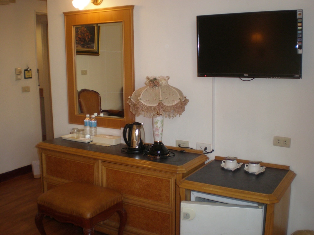 Riverside Hotel 34/50