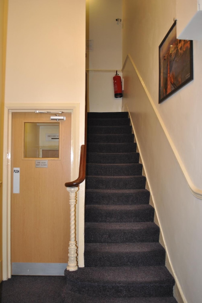 CARLTON HOTEL B AND B photo3
