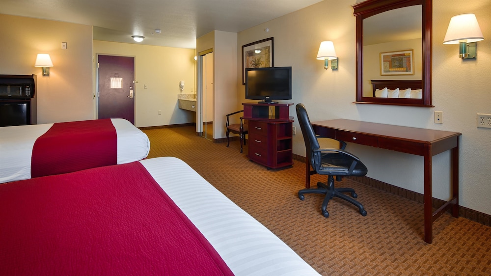 SURESTAY PLUS HOTEL BY BEST WESTERN QUANAH 4/28