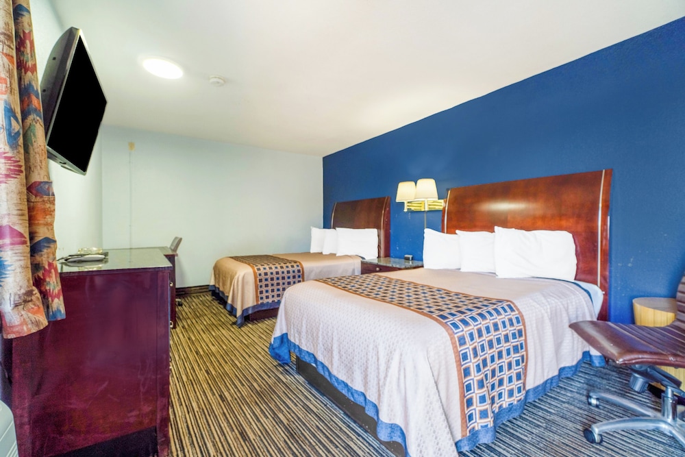 STANDARD, 2 DOUBLE BEDS