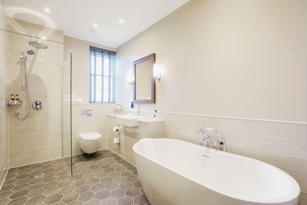 De Vere Cranage Estate 41/44