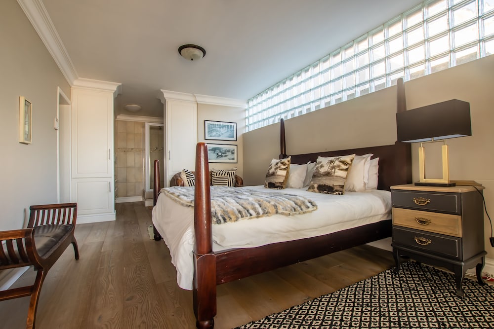 Dutton's Cove Guesthouse 6/50
