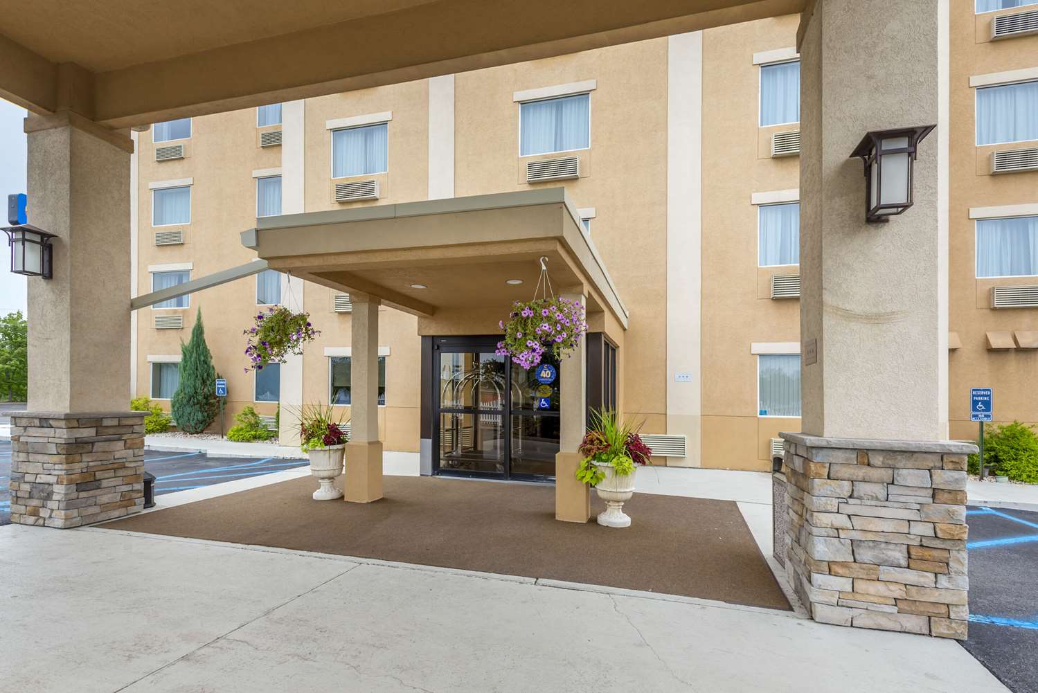 Comfort Inn & Suites Wilkes Barre - Arena 2/37