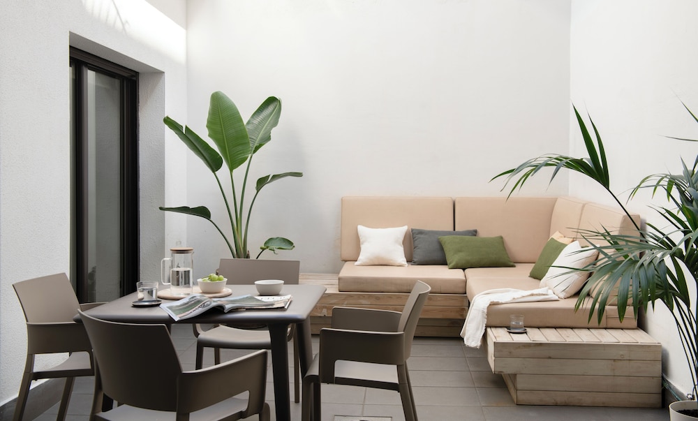 Eric Vokel Bcn Suites 30/51