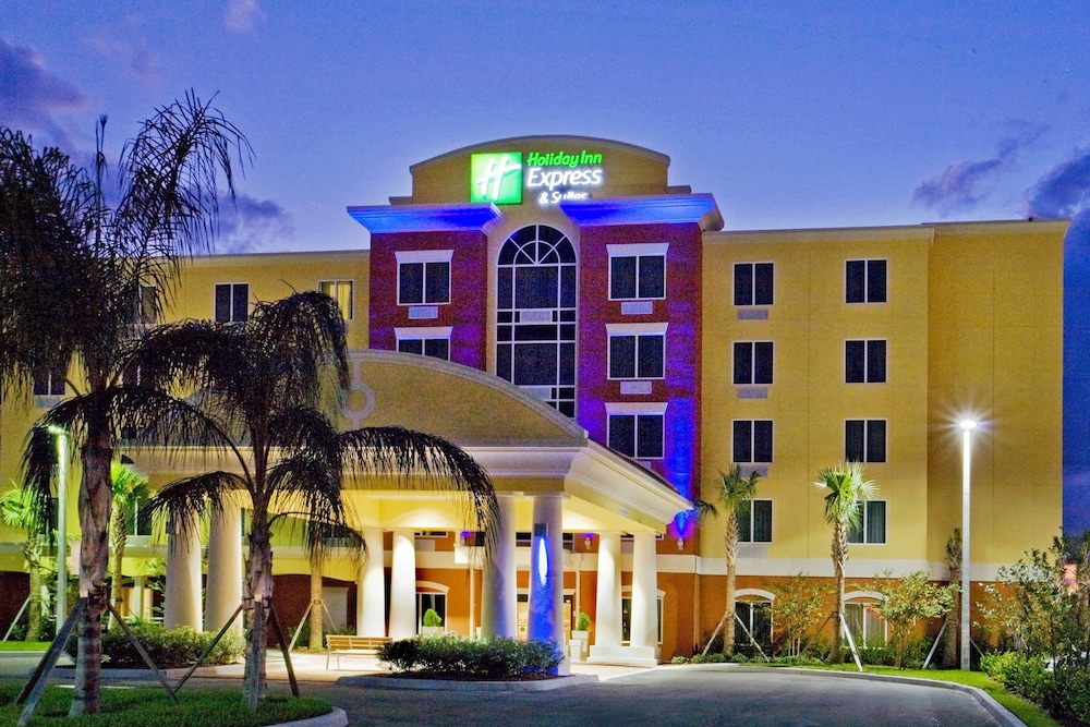 Holiday Inn Express and Suites Port St. Lucie West 3/50