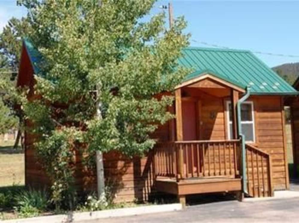 Eagle Fire Lodge Cabins 6/75