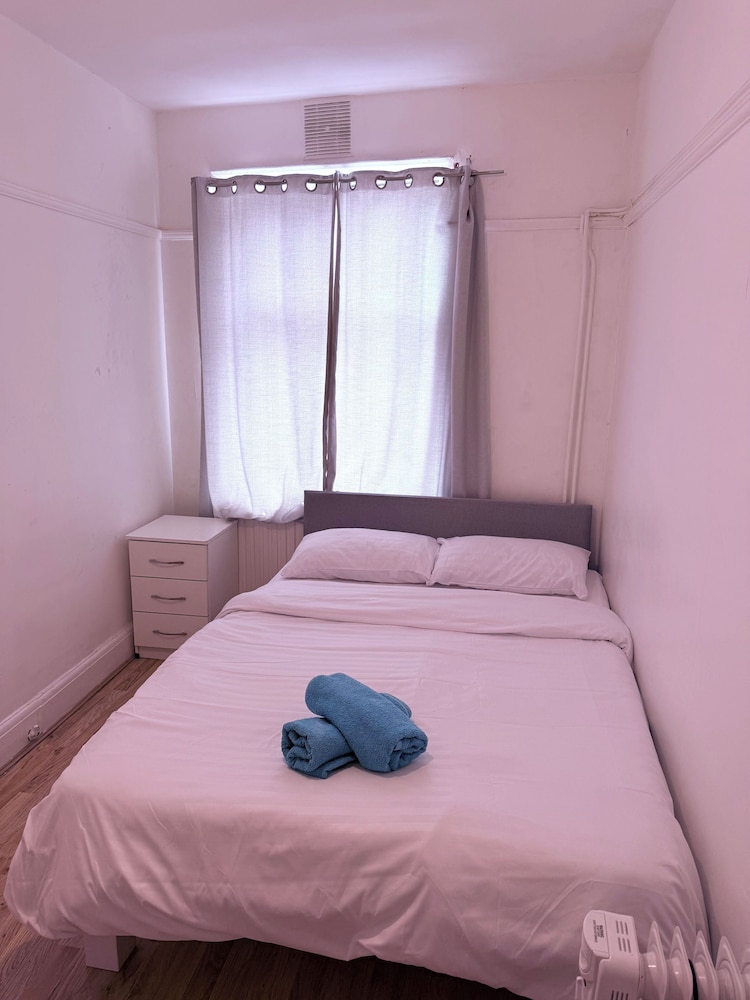 Rahal Hotel Hackney London 12/47