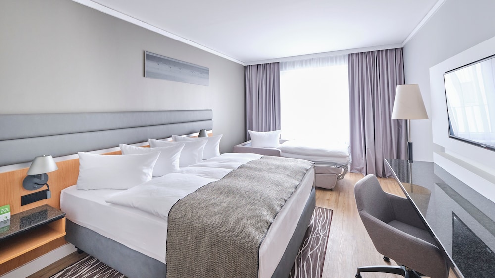 Holiday Inn Berlin Airport Conference Centre Formerly Holiday Inn Berlin International Airport 27/75
