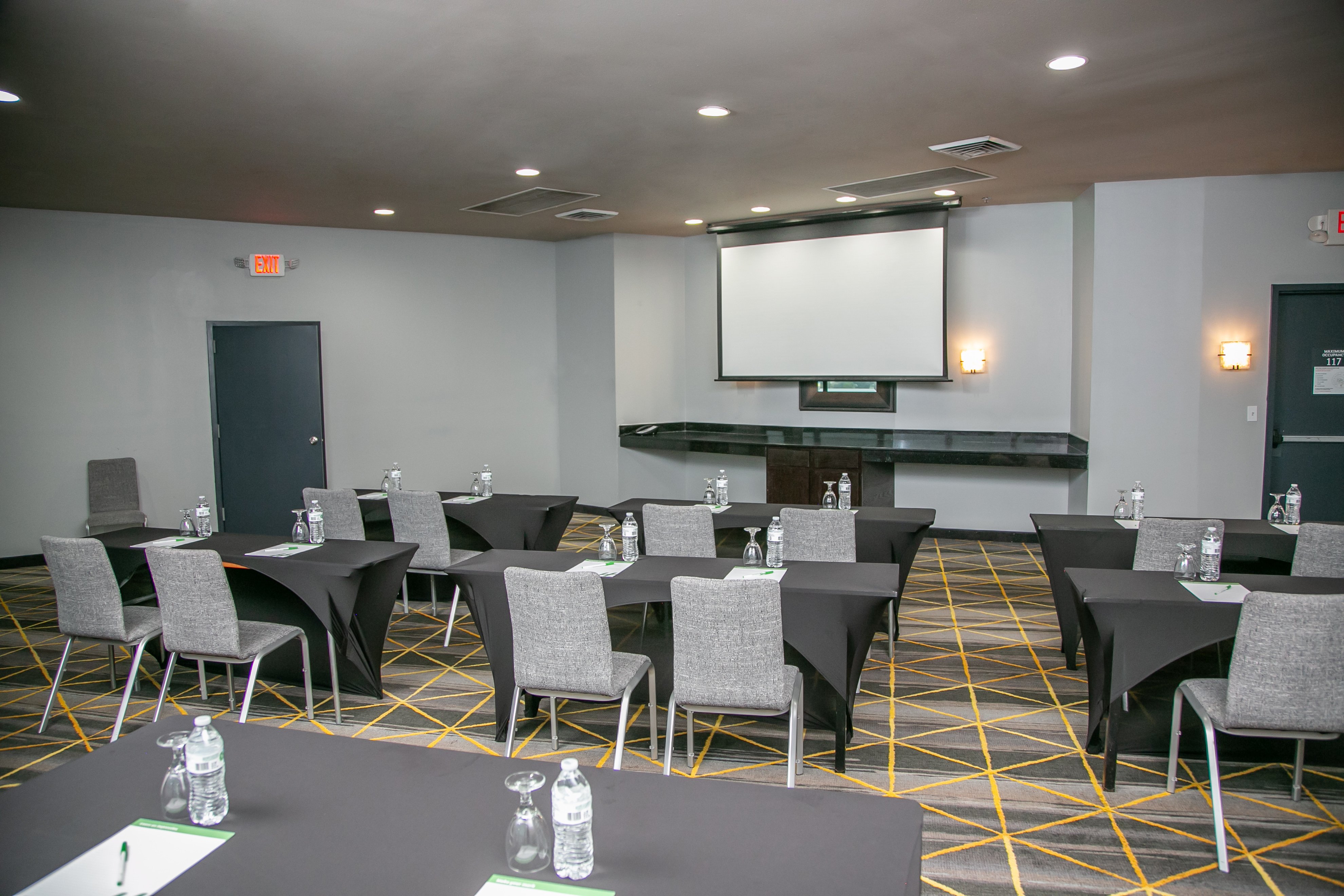 Holiday Inn New Orleans West Bank Tower 67/79