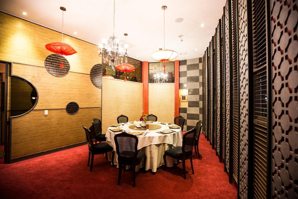 Isquare Hotel 43/50
