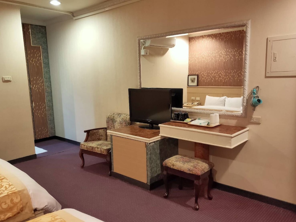 Melody Hawaii Hotel 18/19