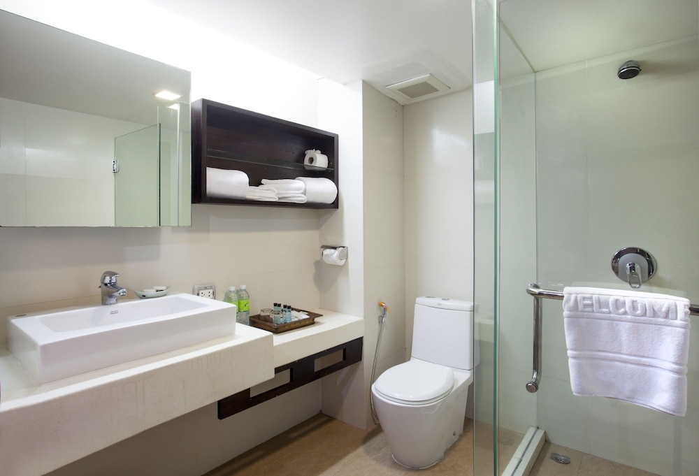 SAFARI BEACH HOTEL 39/48