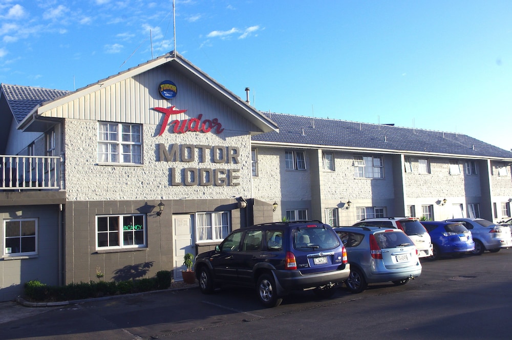 Tudor Motor Lodge 3/47