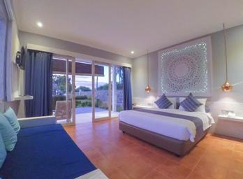Suite, King Bed, Pool and Ocean View
