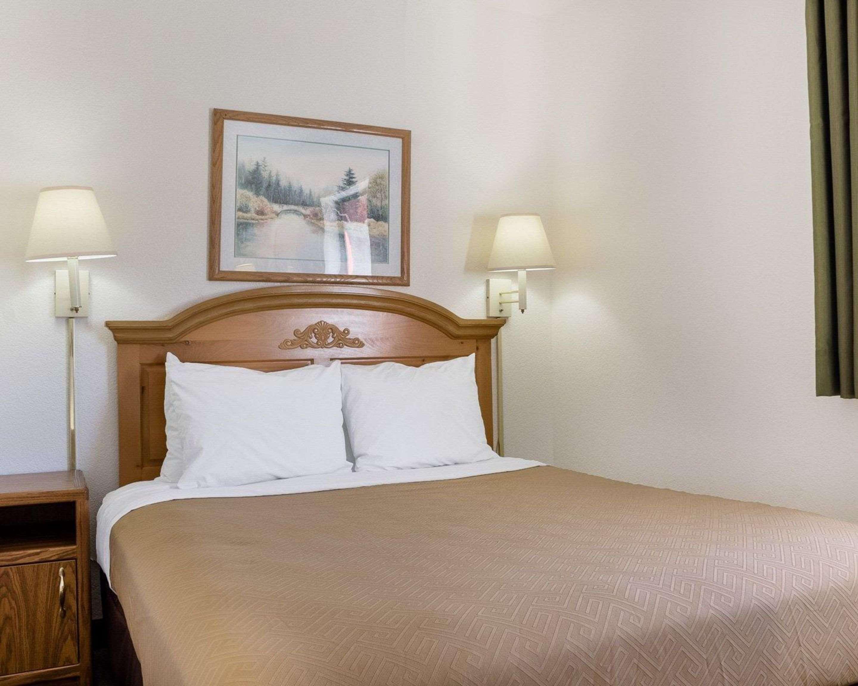 Royal Inn Keystone (ex Econo Lodge Near Mt. Rushmore Memorial) 11/20