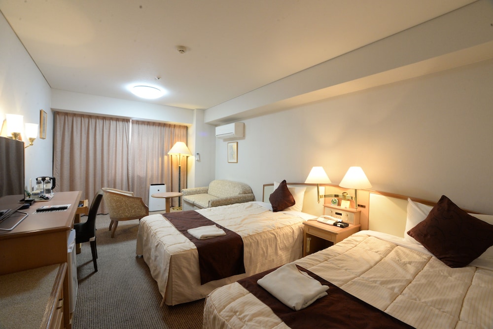 ROOM, TWIN BEDS