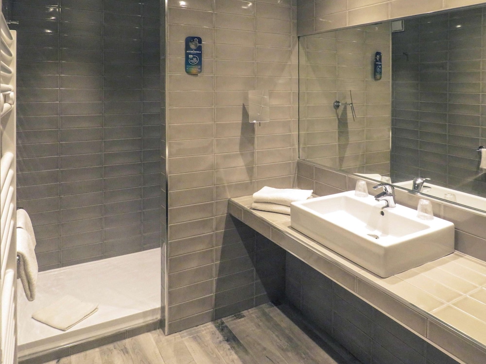 Mercure Brignoles Golf de Barbaroux and Spa 11/73