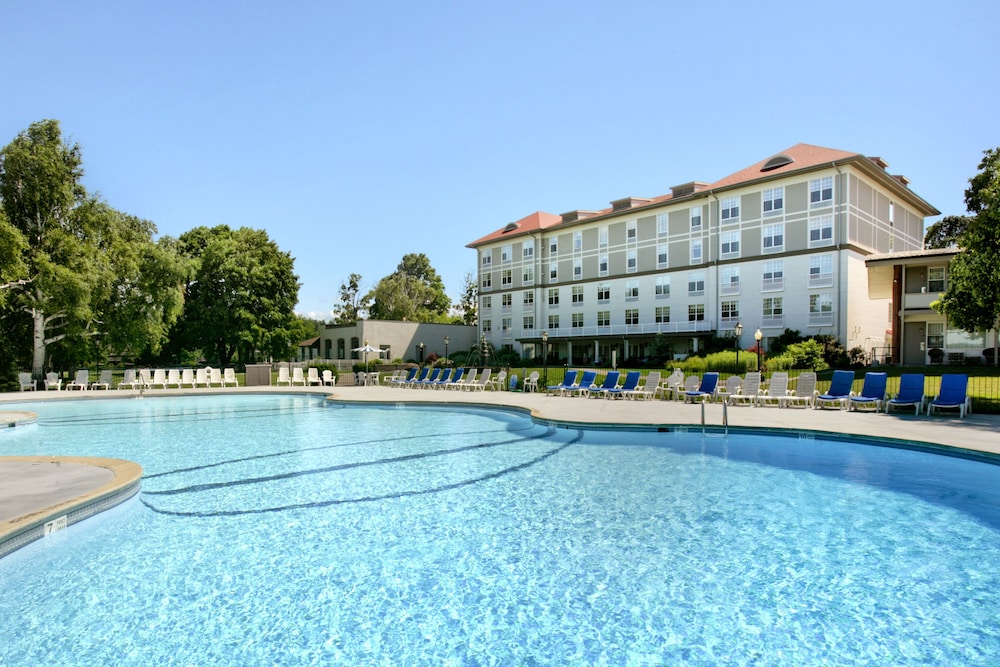 Fort William Henry Hotel and Conference Center 36/67