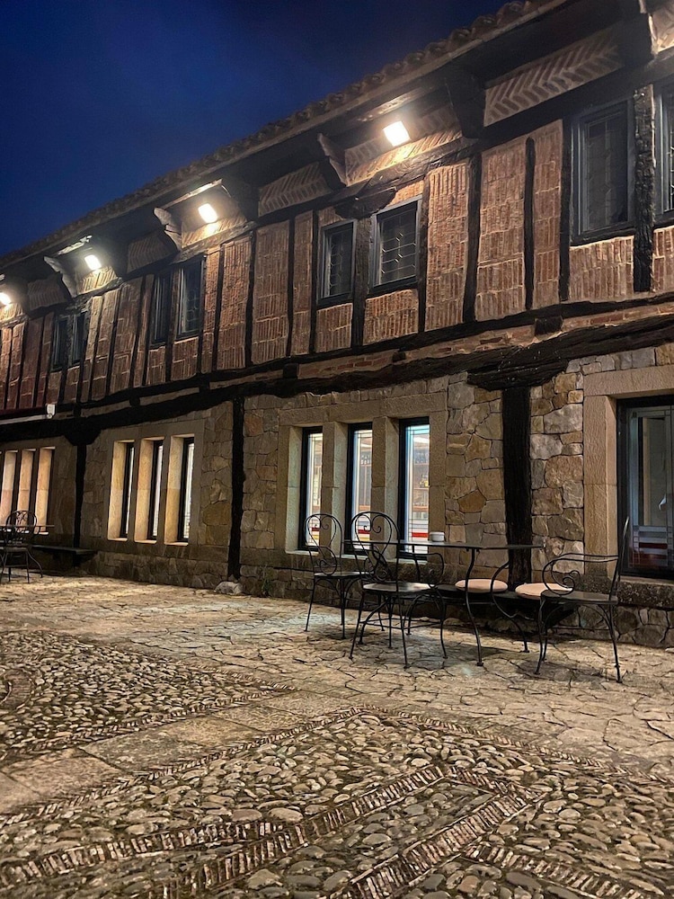 POSADA SANTA MARIA LA REAL 75/75