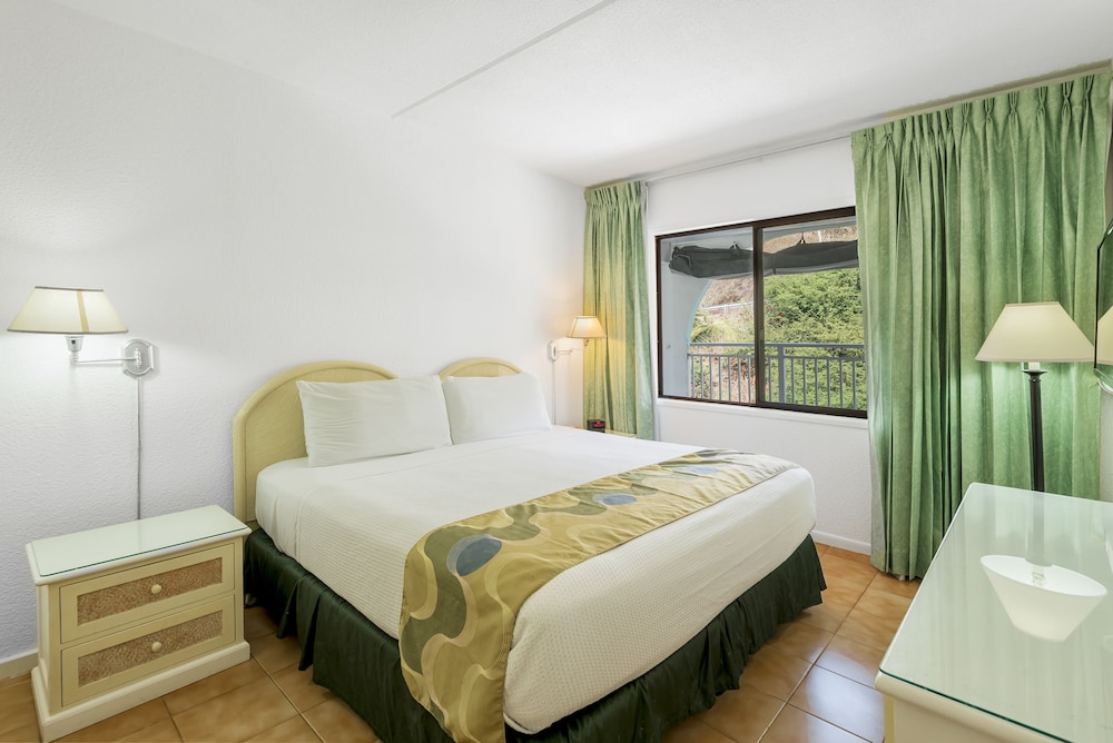 Belair Beach Hotel 7/35