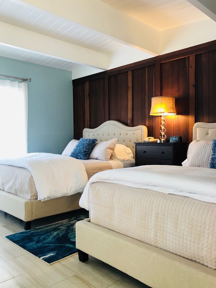 Seafoam Lodge 20/67