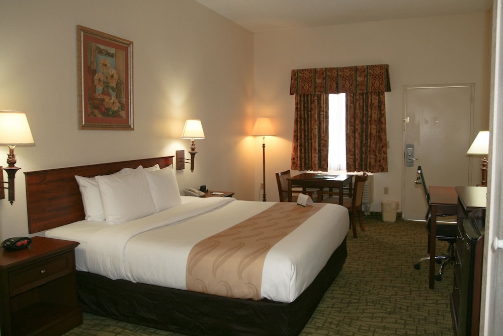 Quality Inn Weeki Wachee - Spring Hill 16/52