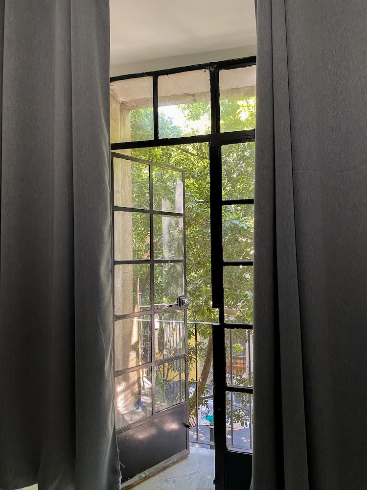 Amigo Suites Hotel 40/43