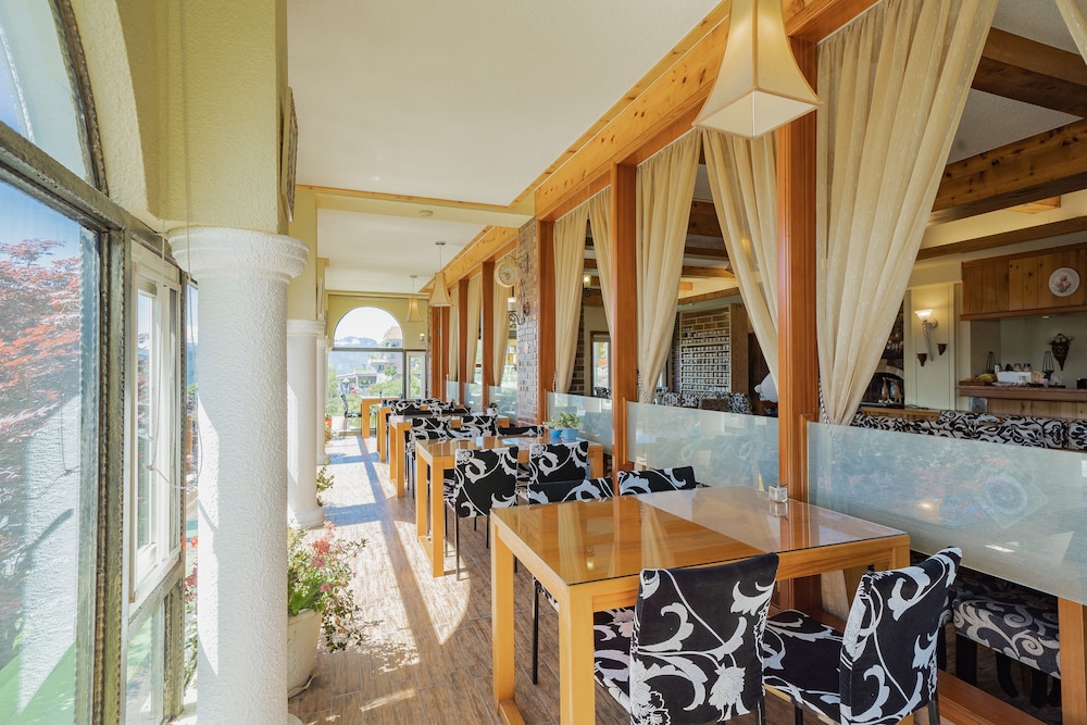 Egmont Resort 6/50