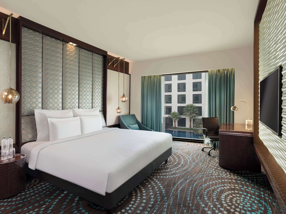 EXECUTIVE, KING BED
