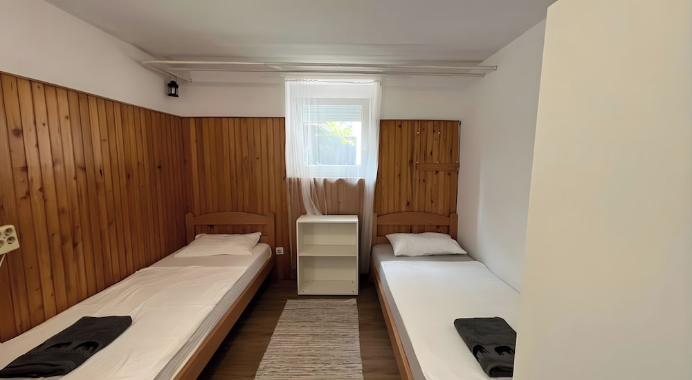 EMONA Guesthouse Ljubljana 11/26
