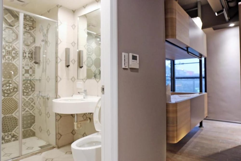 KIWI SHARE HOTEL 32/33