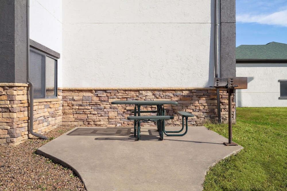 Days Inn by Wyndham Coffeyville 60/63