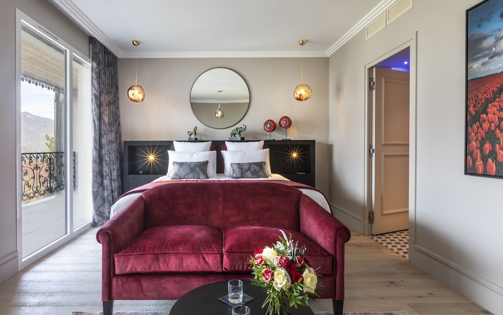 L Incomparable Hotel 6/64
