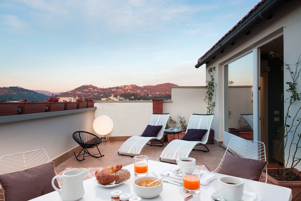 Lorena Suites & Apartments 56/61
