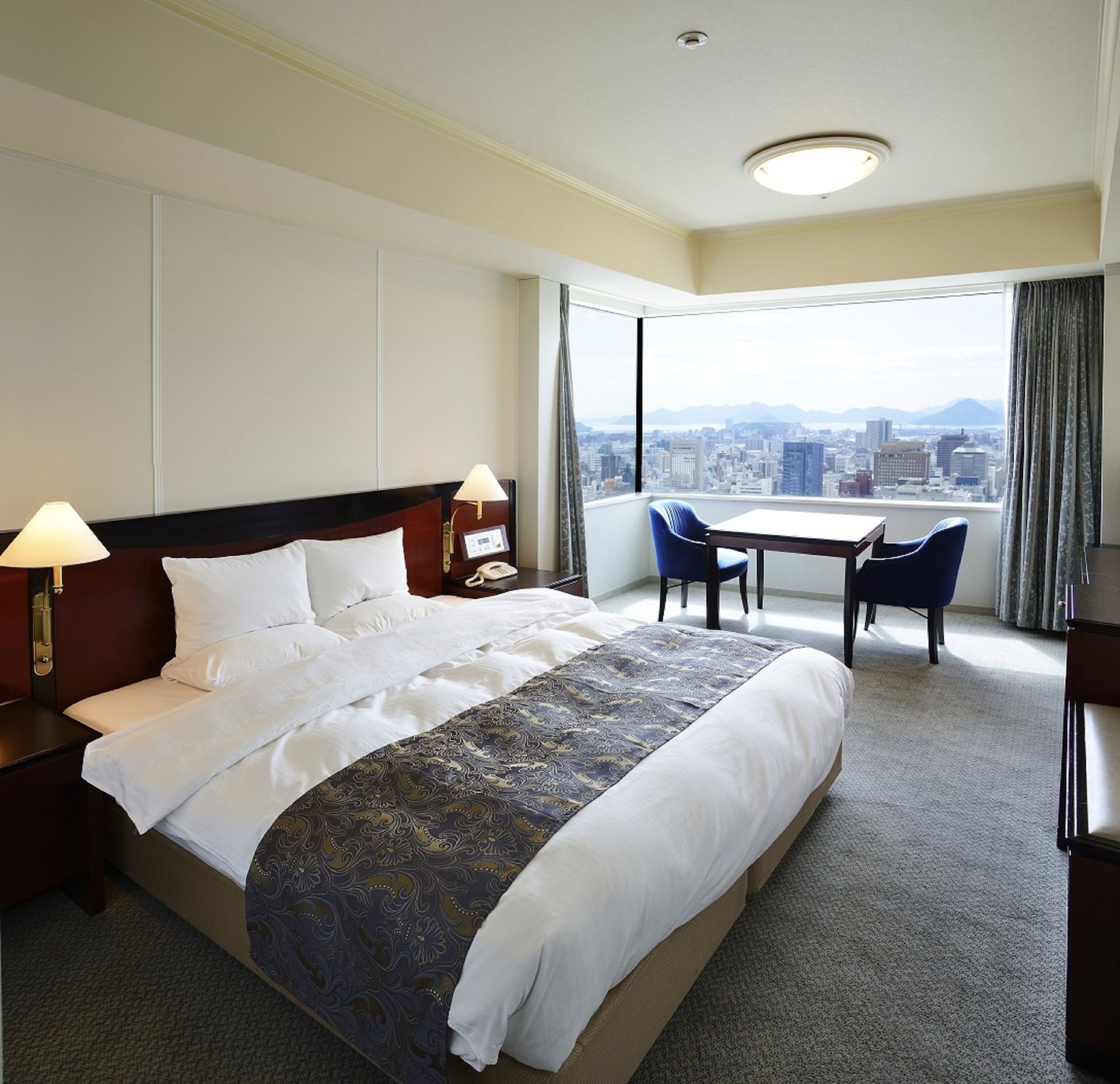 SUPERIOR, KING BED