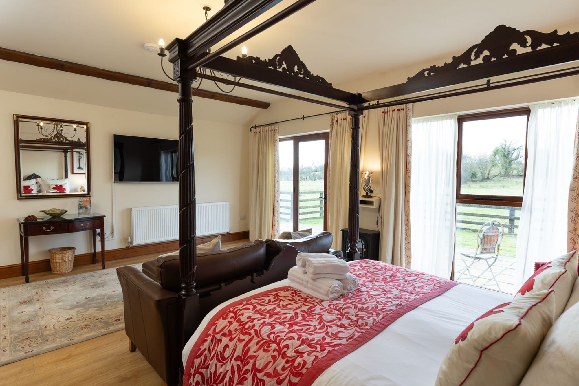 Four Poster, King Bed