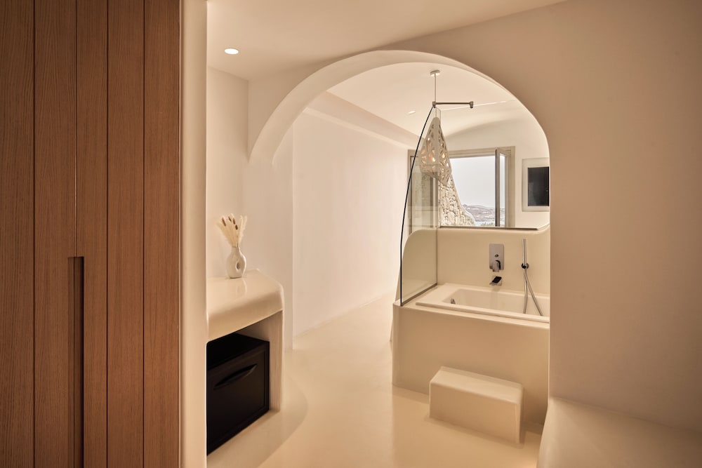 CLASSIC, STUDIO, SUITE