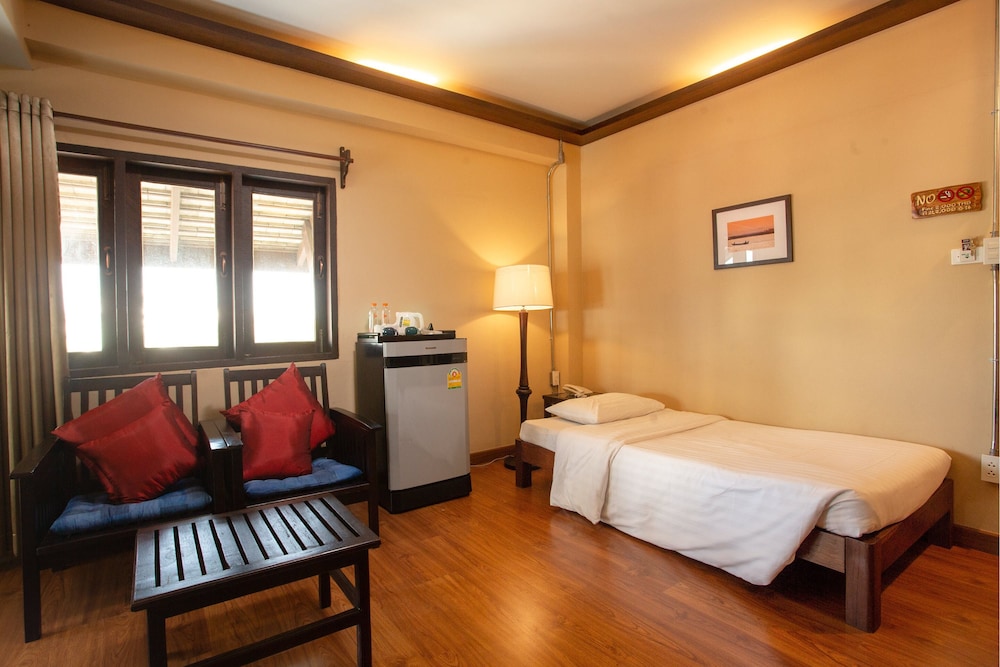 Nightbazaar Inn Hotel 14/48