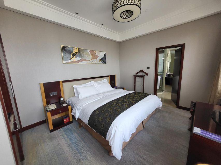 Special, Queen Bed