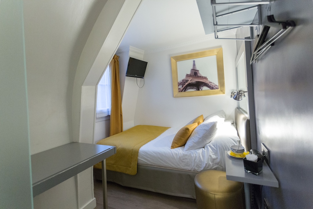 ROOM, SINGLE
