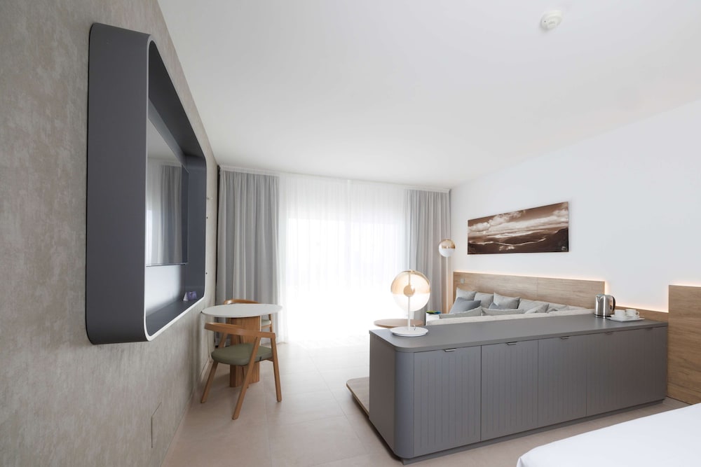 Junior Suite, Sea View, Radisson Blu Resort Lanzarote Adults Only 2/8