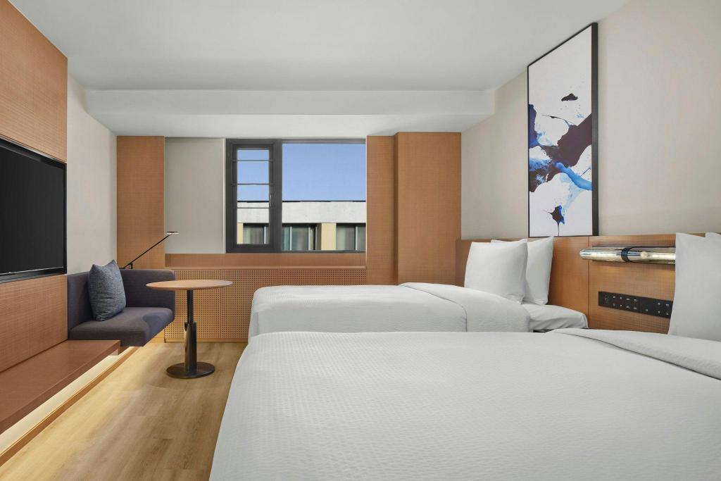 Guest Room, Superior, 2 Double Beds, Atrium View