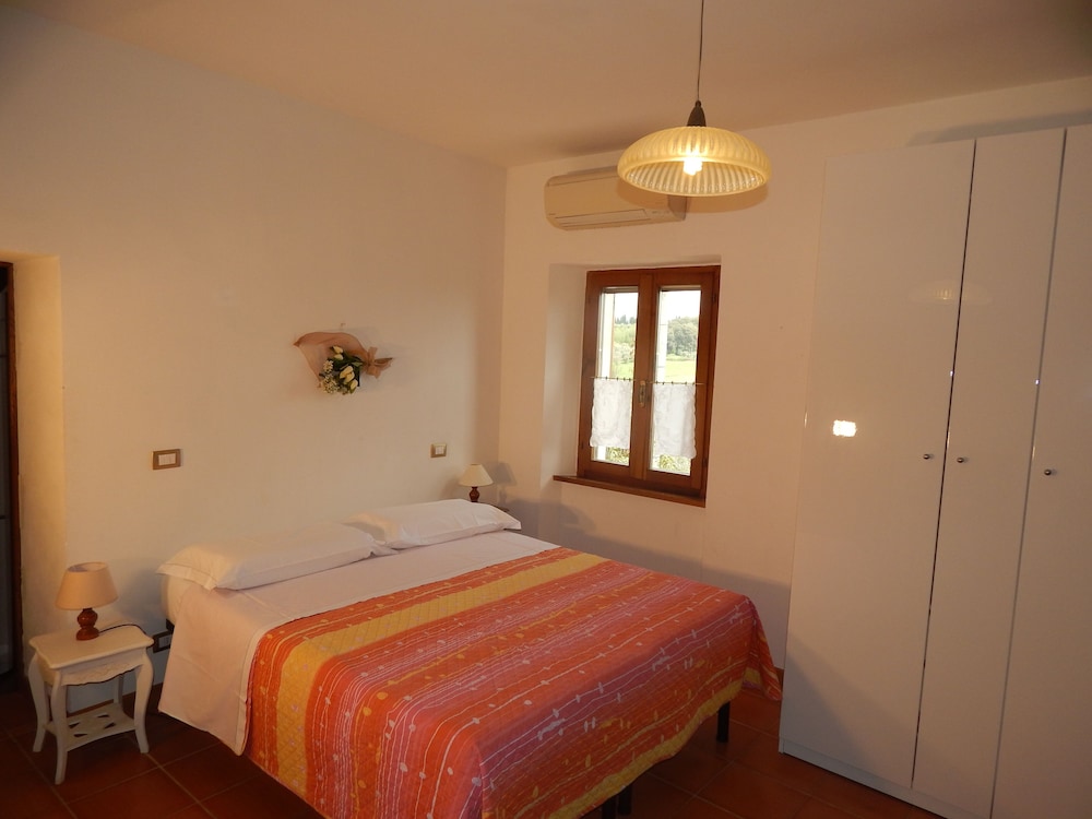 2 Bedrooms, Apartment, 2 Double Beds, 2 Bathrooms, Sofa، Fullino Nero 3/7