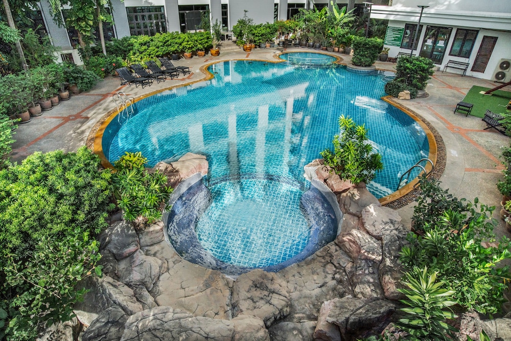 Mike Garden Resort Hotel 56/61