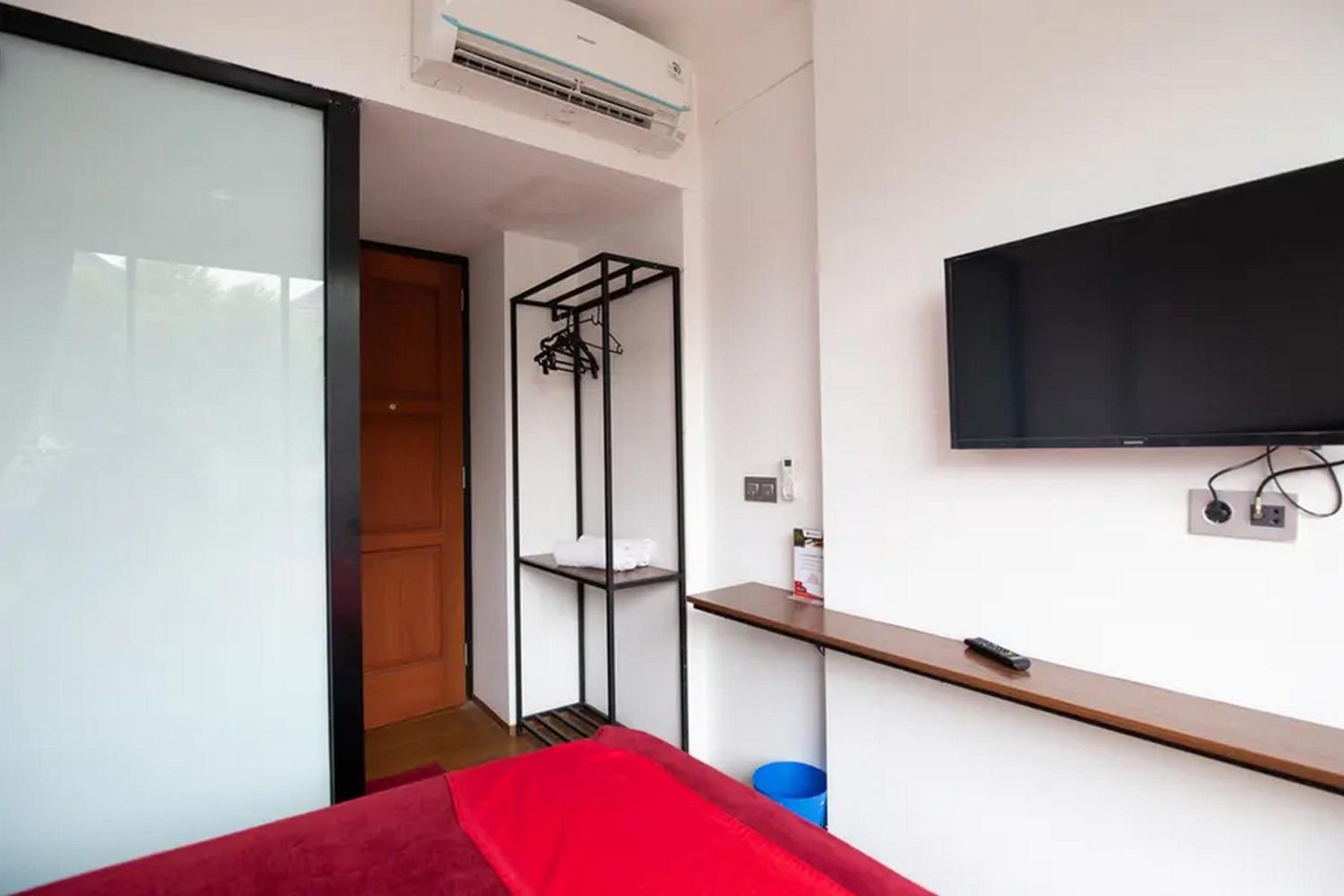 RedDoorz Plus near ICE BSD 2 17/42